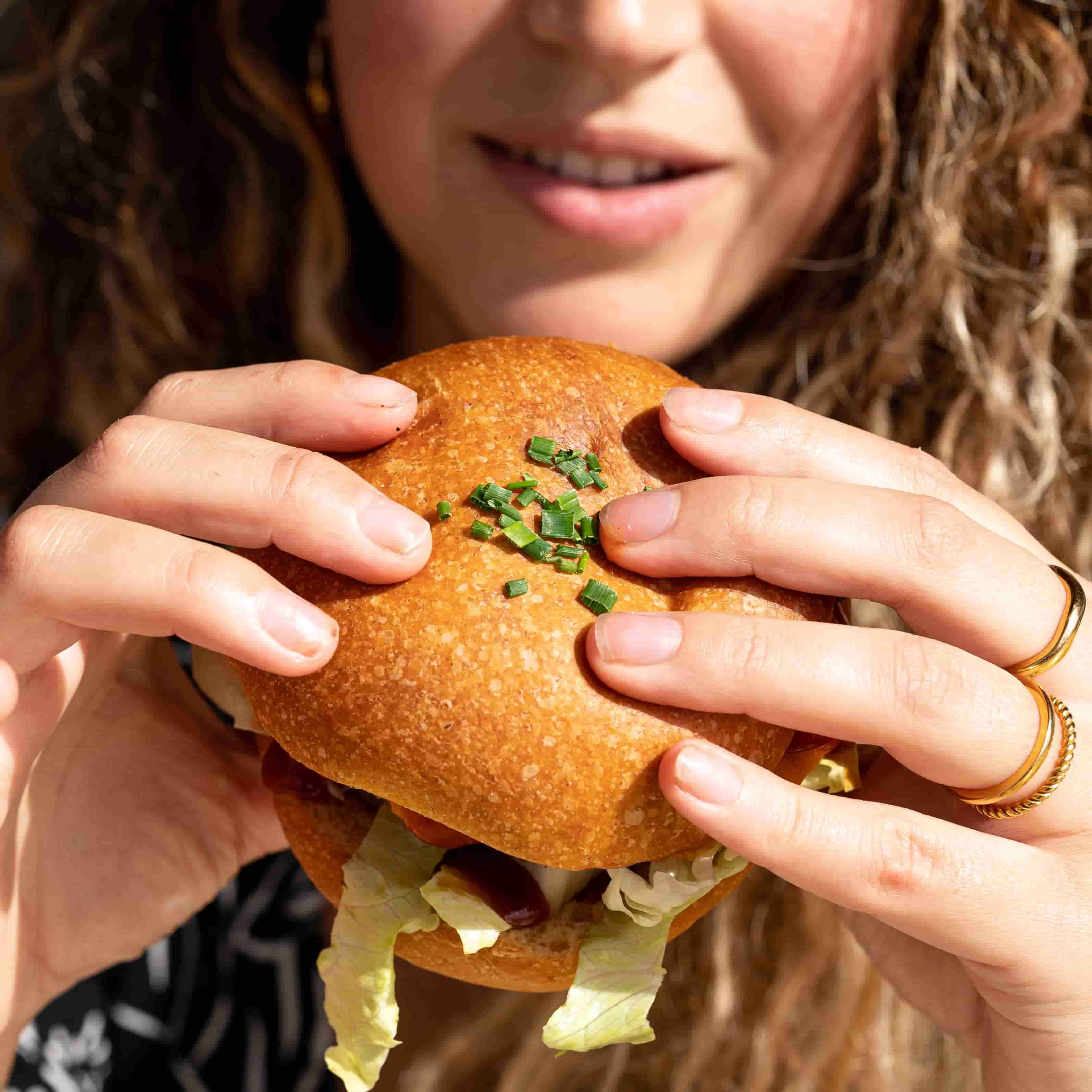 Cliente a desfrutar de comida vegan